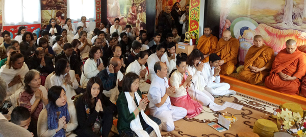 Paris_International_Centre_of_Bouddhique_Katina_Puja_-_October_30,_2016_-__(7)[1]