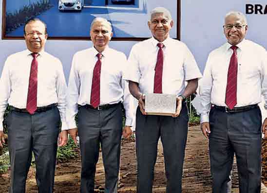 සෙලින්කෝ ලයිෆ් සමාගමට අයත් 36 වැනි ශාඛා ගොඩනැගිල්ලේ ඉදිකිරීම් කිරිඳිවැල දී අරඹයි