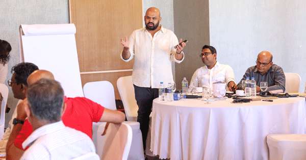 මන්ත්‍රීලාට පාර්ලිමේන්තු ක්‍රමය ගැන පාඩමක්