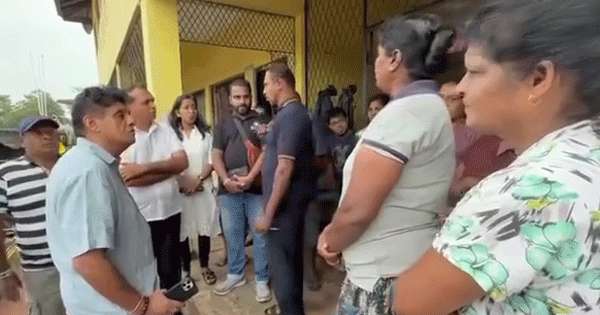 සජිත්  අවතැන් වූවන් බලන්න යයි