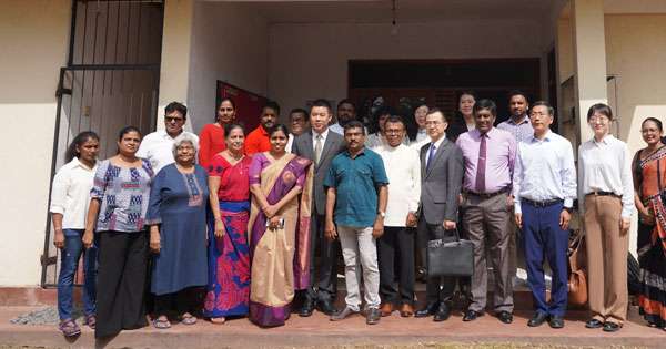 චීන කොමියුනිස්ට් නියෝජිතයෝ  ජවිපෙ කාර්යාලයට