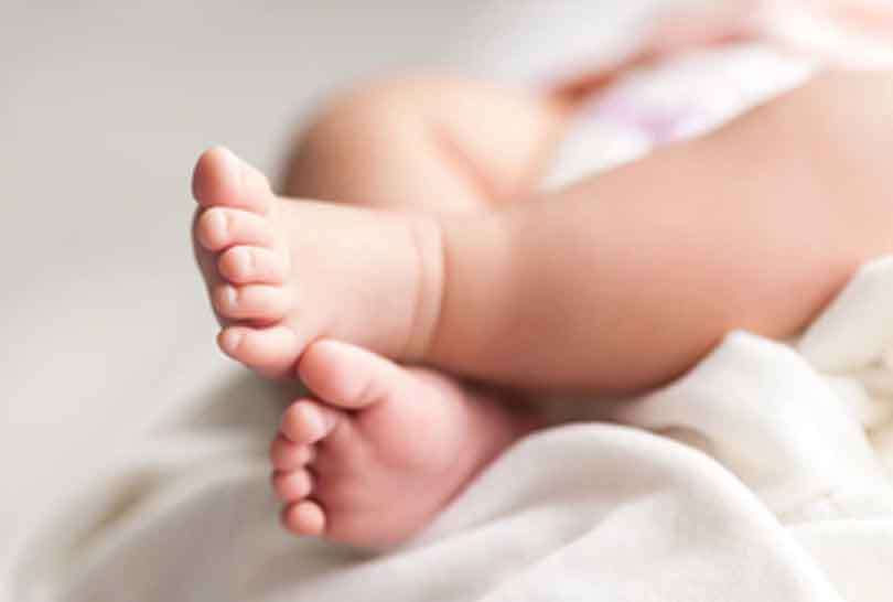 අවුරුදු තුනේ දරුවා ළිදට බිලි