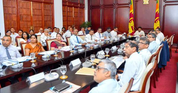 ඌණ උපයෝජිත ඉඩම් විදෙස් ශ්‍රමිකයන්ට