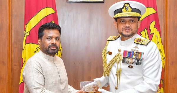 නාවික හමුදාපති ජනපති හමුවේ