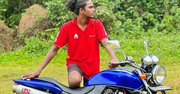 යතුරු පැදි දෙකක් ගැටේ,එක් යතුරු පැදි කරුවෙක් බසයකට යට වී මරු දකියි