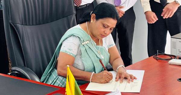 ජ‘පුර තාක්ෂණ පීඨය මහාචාර්ය ලසන්ති ජයතුංගට