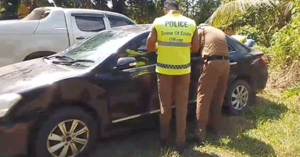 අධිවේගයේ දමා ගිය සැක මෝටර් රථය