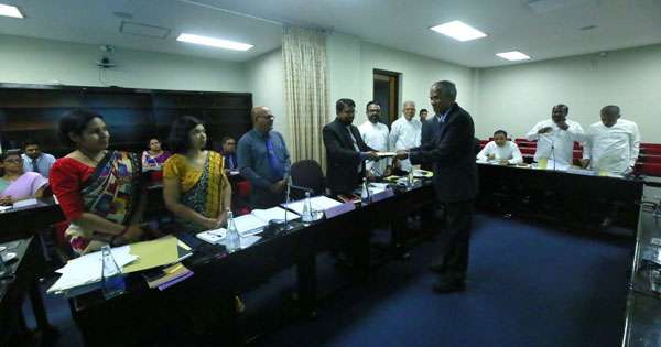 විද්වතුන්ගේ  වාර්තාව මැතිසබා  ඡන්ද කමිටුවට