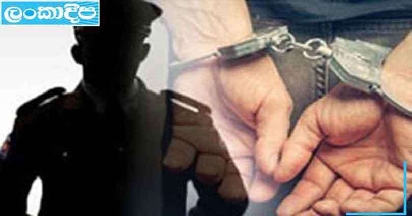 අංක තහඩු මාරු කළ යතුරු පැදියක් සමඟ හිටපු පීසී මාට්ටු