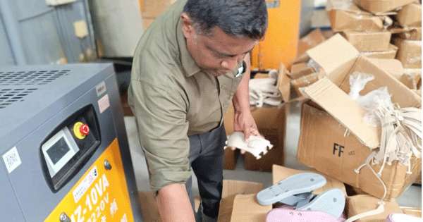 හොරට නිෂ්පාදනය කළ පාවාහන් යුගල 1000ක් දෙහිවලින් අල්ලයි