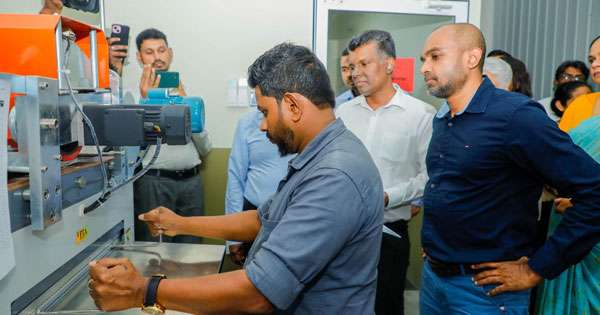 වාහන අංක තහඩු මුද්‍රණය ඇරඹේ