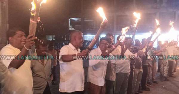 බලපිටියේ පන්දම් විරෝධයක්