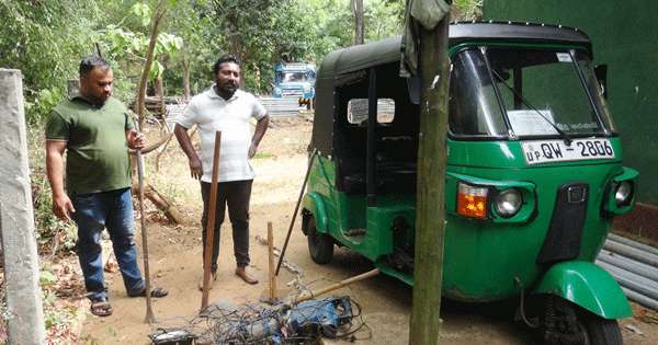 සීගිරි සංවේදී කලාපයේ පොලොව හෑරු තුනක් සැකපිට