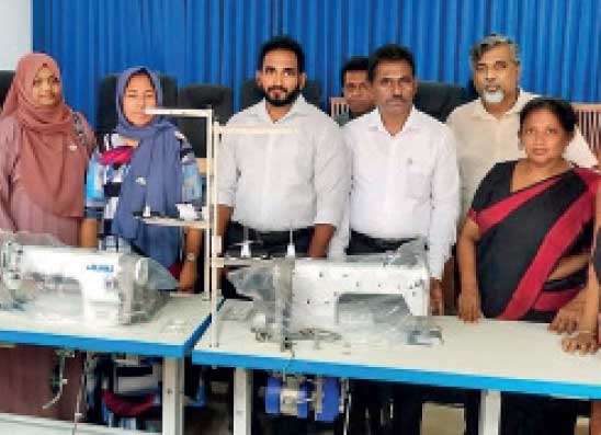 ගාල්ල කඩවත්සතර ස්වයංරැකියා අපේක්ෂිතයන්ට උපකරණ ප්‍රදානයක්