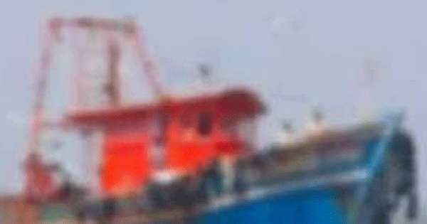 ඩොල්ෆ් යද්දී අනතුරට පත් යාත්‍රාවේ පිරිස බේරා ගැනෙති