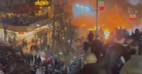 ඉරානයේ විරෝධතා හේතුවෙන් රියාලය තවත් පහළට