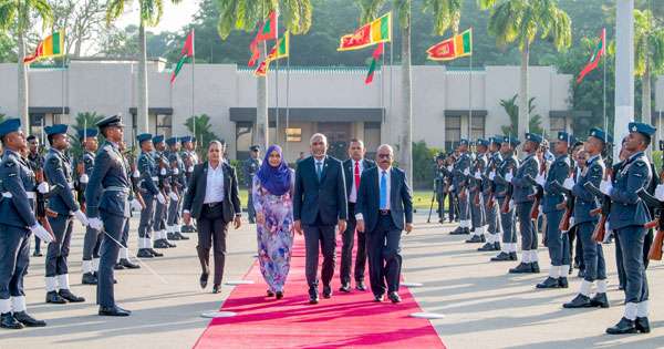 මාලදිවයින ජනපති පිටත්ව යයි