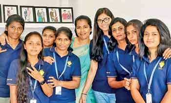 ඇඟේ ප්‍රමාණයට ත්‍රිමාණ මූර්ති හදන ලාංකේය යුවතිය