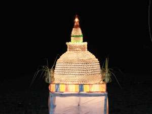 ප්ලාස්ටික් බෝතල් වලින් රන්වැලි සෑ අනුවරුවක්