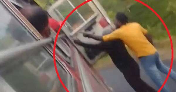 ලංගම රියැදුරාට පහර දෙයි