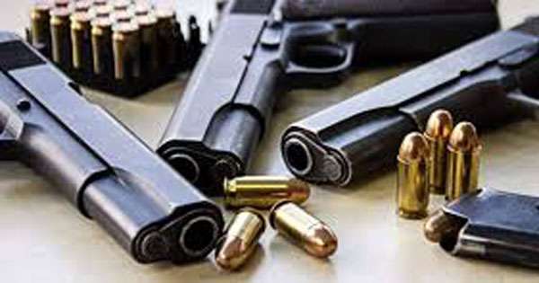 ගිනිඅවි ගොඩක් අතුරැදන්