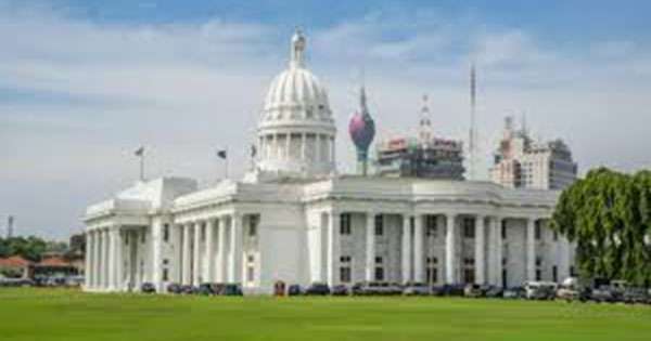 කොළඹ අයවැයට පක්‍ෂවූ මන්ත්‍රිනියගේ අසුන අහිමිවෙයි