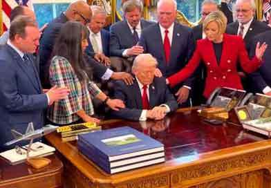 ට්‍රම්ප්ට දෙවි පිහිට ඉල්ලයි !!