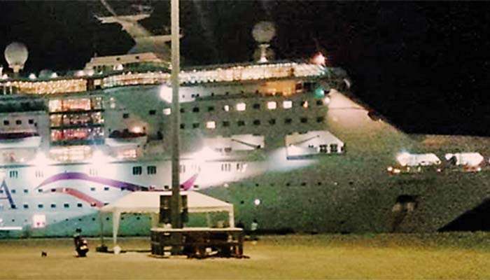 සංචාරකයන් රැගෙන “Cordelia Cruises” ත්‍රිකුණාමල වරායට