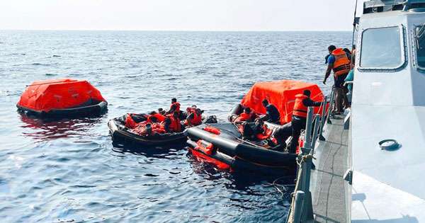 අපේ නාවික හමුදා ඉරාන නාවිකයන් බේරා ගත් හැටි