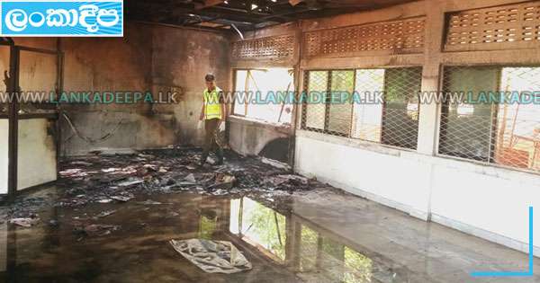 ත්‍රි‘මලේ පාසලක පුස්තකාලය ගිනිගනී