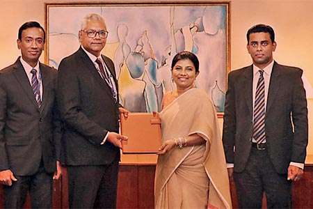 විදුලි වාහනවල අනාගතය සවිමත් කරමින් NDB බැංකුව Browns EV සමාගම සමග අත්වැල් බැඳගනී