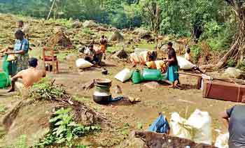 පාරක් තොටක් නැතුව අපා දුක් විඳින තනි වූ ‘සොඳුරු’ ගම