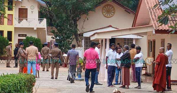 විපක්ෂ නායකවරයා පැමිණි රැස්වීමක කලබලයක්