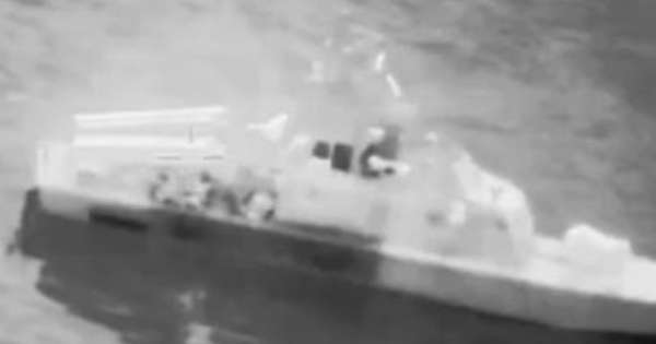 හෝමූස් සමුද්‍ර සන්ධියේ ඉරාන නෞකාවලට ඇමෙරිකාවෙන් ප්‍රහාරයක්