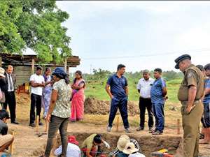 යළිත් මතුවන චෙම්මනි මිනී වළ