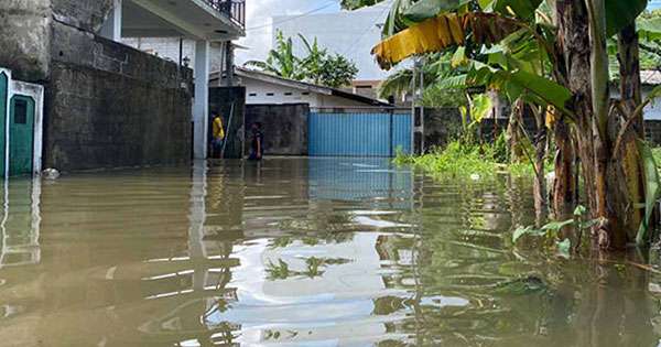 අඹතලේ ජලය මුදා හරී: කොළොන්නාවෙන් ඉවත් වන්න