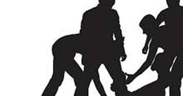 පොලිසියට ඔත්තු දුන්නැයි පෙදෙරේරුවාට කඩු පහර