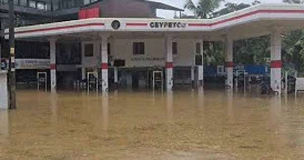 පැට්‍රල් ෂෙඩ් ගොඩකුත් වතුරේ:ගමනාගමනයට බාධා