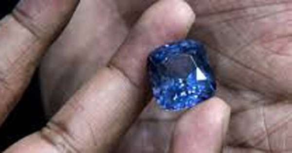 රජමහ වෙහෙරක  තිබූ මැණික්  සොරු අරන්