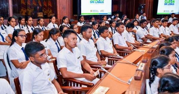 නිට්ටඹුව සංඝබෝධි සිසු සිසුවියෝ ජනාධිපති මන්දිරයට