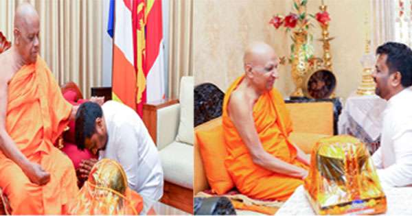 ජනපති මල්වතු-අස්ගිරි මහ නාහිමිවරුන් බැහැ දකී