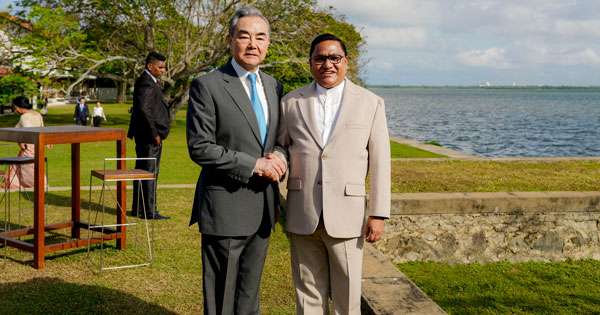 චීන විදේශ අමාත්‍ය - විජිත හේරත් අතර හමුවක්