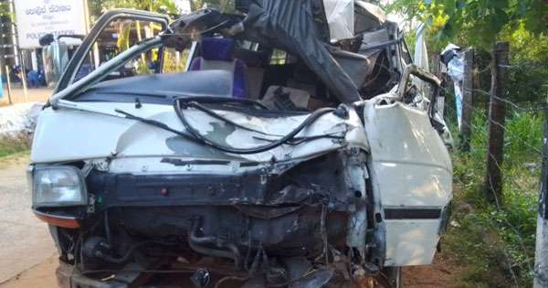 අලි - වෑන් අනතුරින් 16ක් රෝහලට