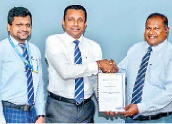 පුනර්ජනනීය බලශක්ති විසඳුම් ප්‍රවර්ධනයට ඩේවිඩ් පීරිස් සෝලා සහ HNB ගිවිසුමක