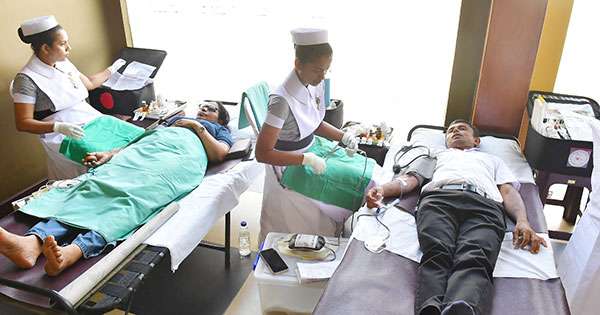 අගමැති කාර්යාලය ලේ දන් දෙයි