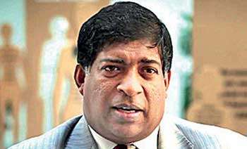 මංවගේ අලියෙක් එළියෙන් තියන්න එජාපයේම සමහරු දඟලනවා නව ප්‍රජාතන්ත්‍රවාදී පෙරමුණේ පාර්ලිමේන්තු මන්ත්‍රී රවී කරුණානායක