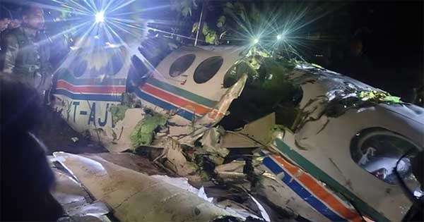 ඉන්දියාවේ ගුවන් යානයක් කඩා වැටී හත් දෙනෙක් මරුට