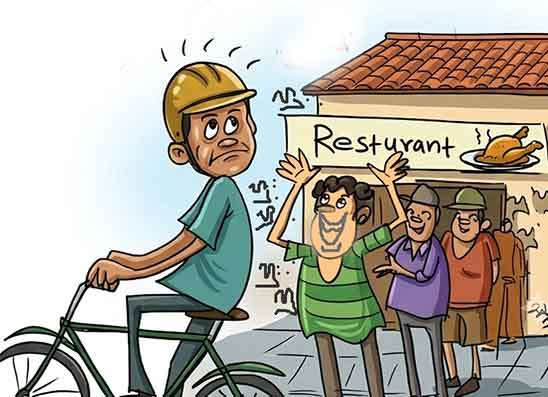 හෙල්මටයක් දාගෙන පාපැදියේ ගිහින්