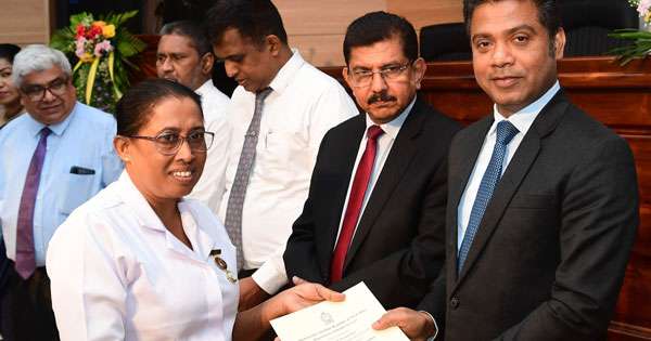 ආර්ථිකය ස්ථාවර කිරීම සරල රේඛීය පාරක් නොවේ