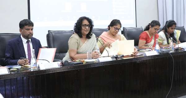 ගුරු හිඟයට විසඳුම් දෙන්න ඉහළ පෙලේ සාකච්ඡාවක්